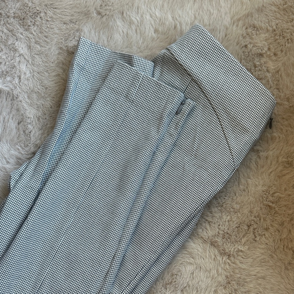 LOFT Women’s Pants - Gray & White